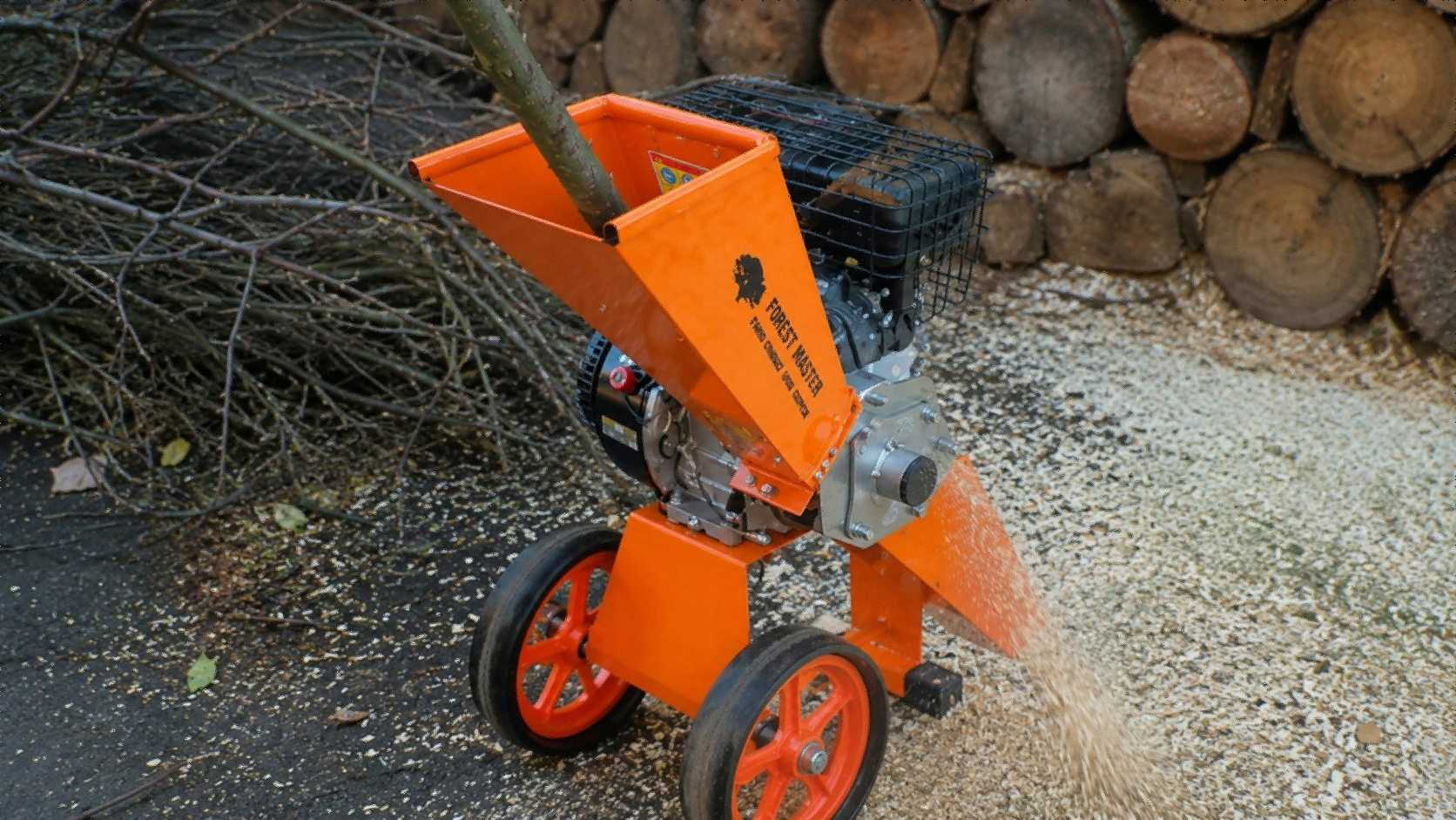 Forest Master FM6DD trituradora de ramas a gasolina 6CV motor LCT color naranja compacta